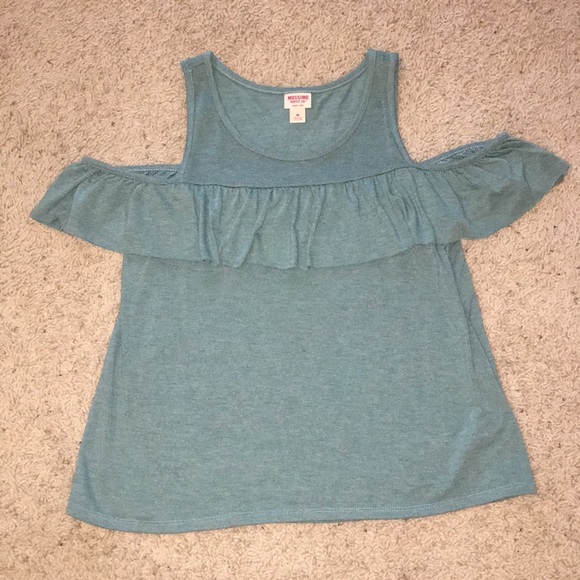 CUTE COLD SHOULDER TOP! - Picture 1 of 1